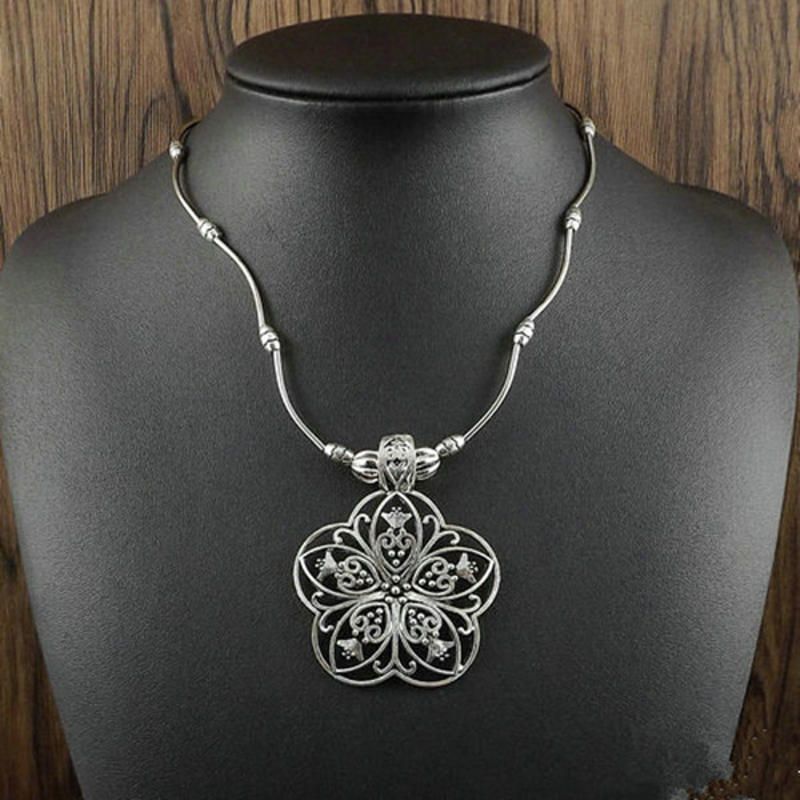 Ethnique Tibétain Creux Fleur Pendentif Collier Antique Collier En Argent Pull Collier Pour Les Femmes