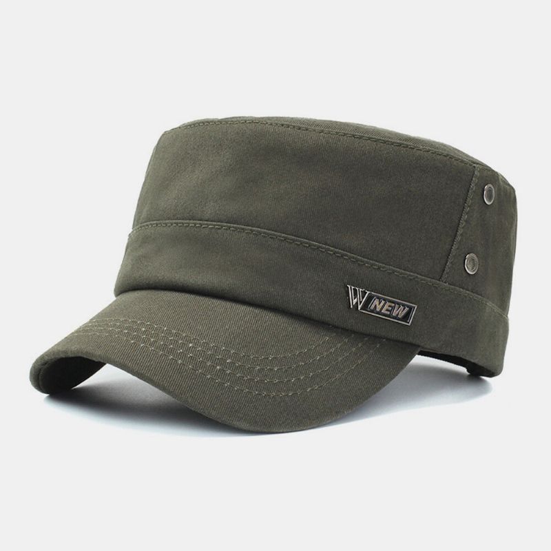 Hommes Étiquette En Métal À Large Bord Respirant Trou Conception Armée Cap Cadet Chapeau Casual All-match Printemps Été Pare-soleil Militaire Cap Flat Top Cap