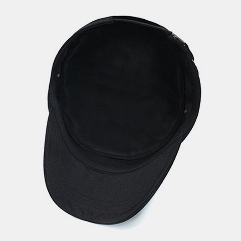 Hommes Étiquette En Métal À Large Bord Respirant Trou Conception Armée Cap Cadet Chapeau Casual All-match Printemps Été Pare-soleil Militaire Cap Flat Top Cap