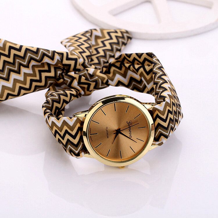 Mode Chic Grand Cadran Rayé Tissu Bracelet Femmes Montre À Quartz Montre-bracelet