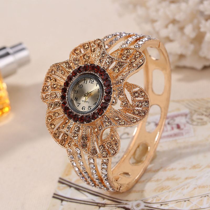 Mode Cristal Fleur Forme Cadran Creux Métal Bracelet Femmes Montre À Quartz