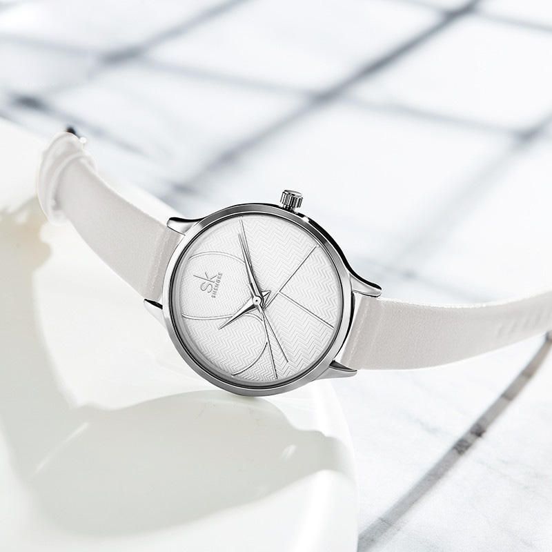 Montre À Quartz Pour Femme Avec Cadran Simple Et Bracelet En Cuir