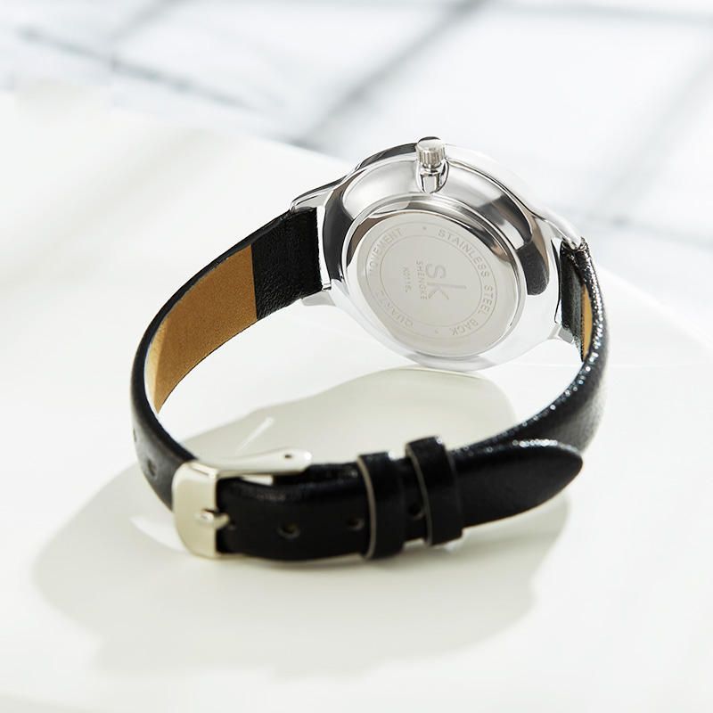 Montre À Quartz Pour Femme Avec Cadran Simple Et Bracelet En Cuir