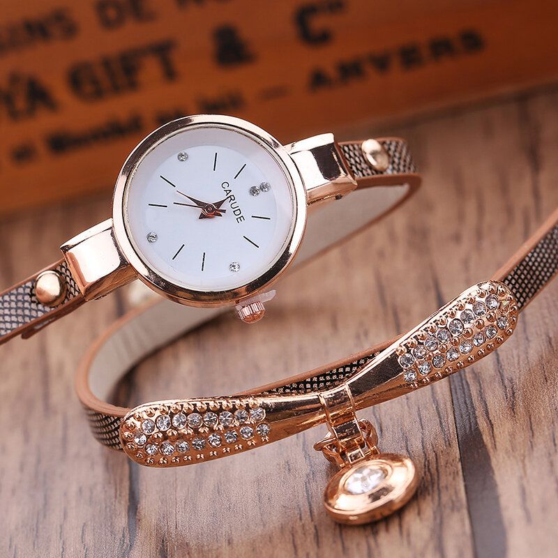 Retro Pu Strap Multi-layer Lady Watch Métal Géométrique Strass Bow Pendentif Femmes Montre À Quartz