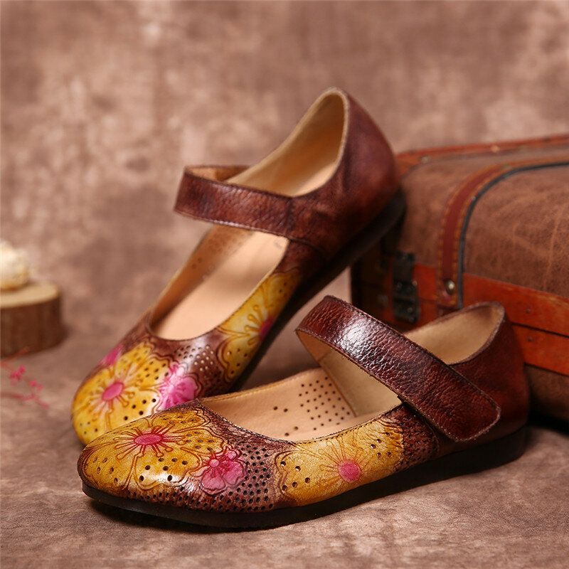 Socofy Retro Leather Embossed Flower Hollow Round Toe Comfy Soft Sole Flat Shoes