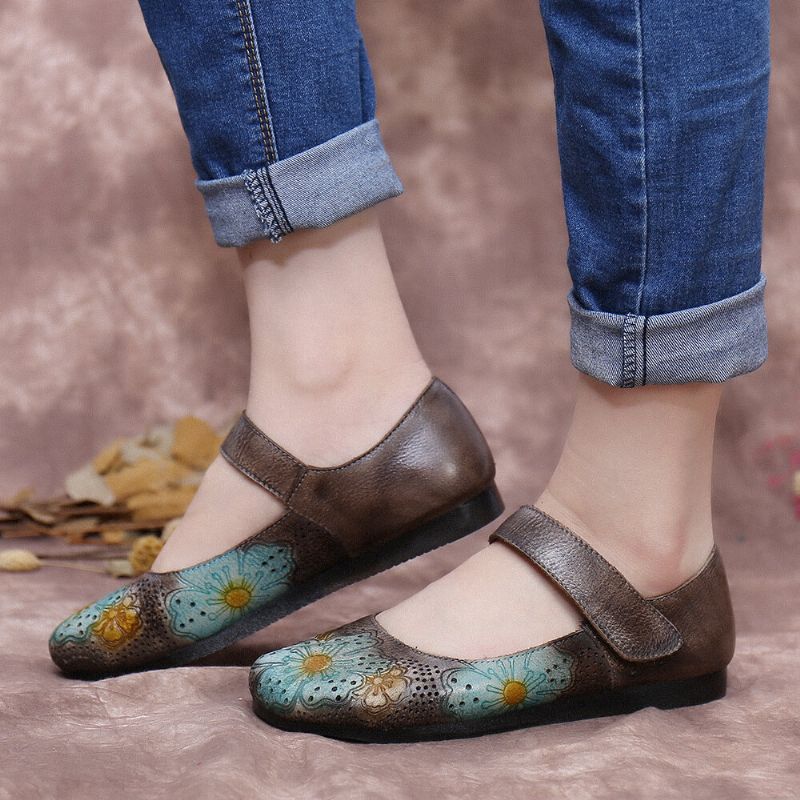 Socofy Retro Leather Embossed Flower Hollow Round Toe Comfy Soft Sole Flat Shoes