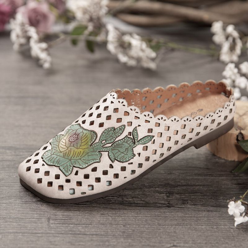 Socofy Retro Leather Floral Applique Cutouts Soft Flat Mules Sabots Sandales À Enfiler