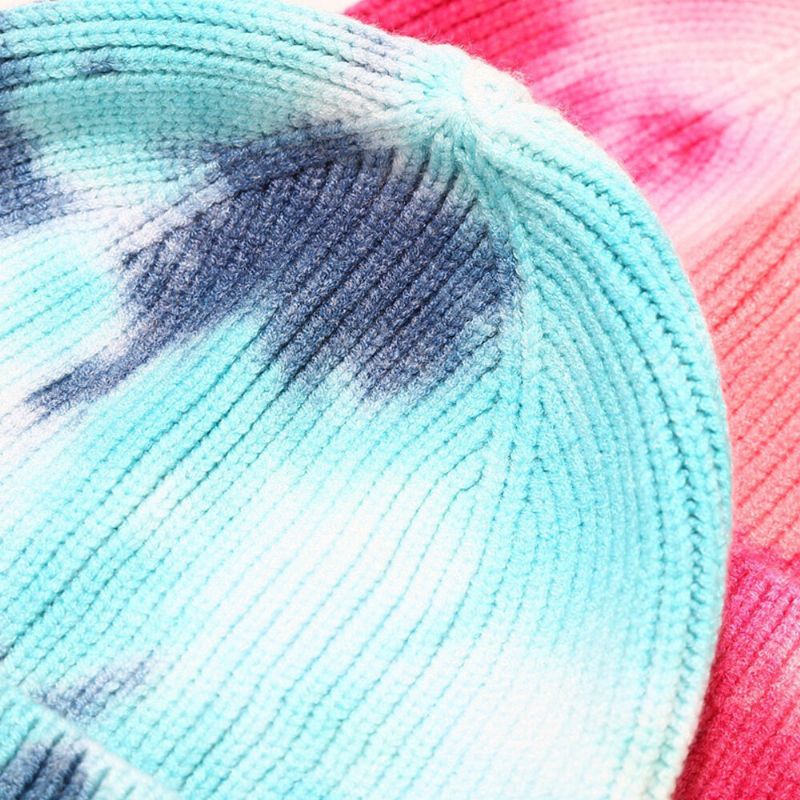 Unisexe Core-spun Fil Élastique Tricoté Tie-dye Chapeau Mode Casual Lettre Étiquette Automne Hiver Chaleur Sans Bord Bonnet Chapeau Propriétaire Cap